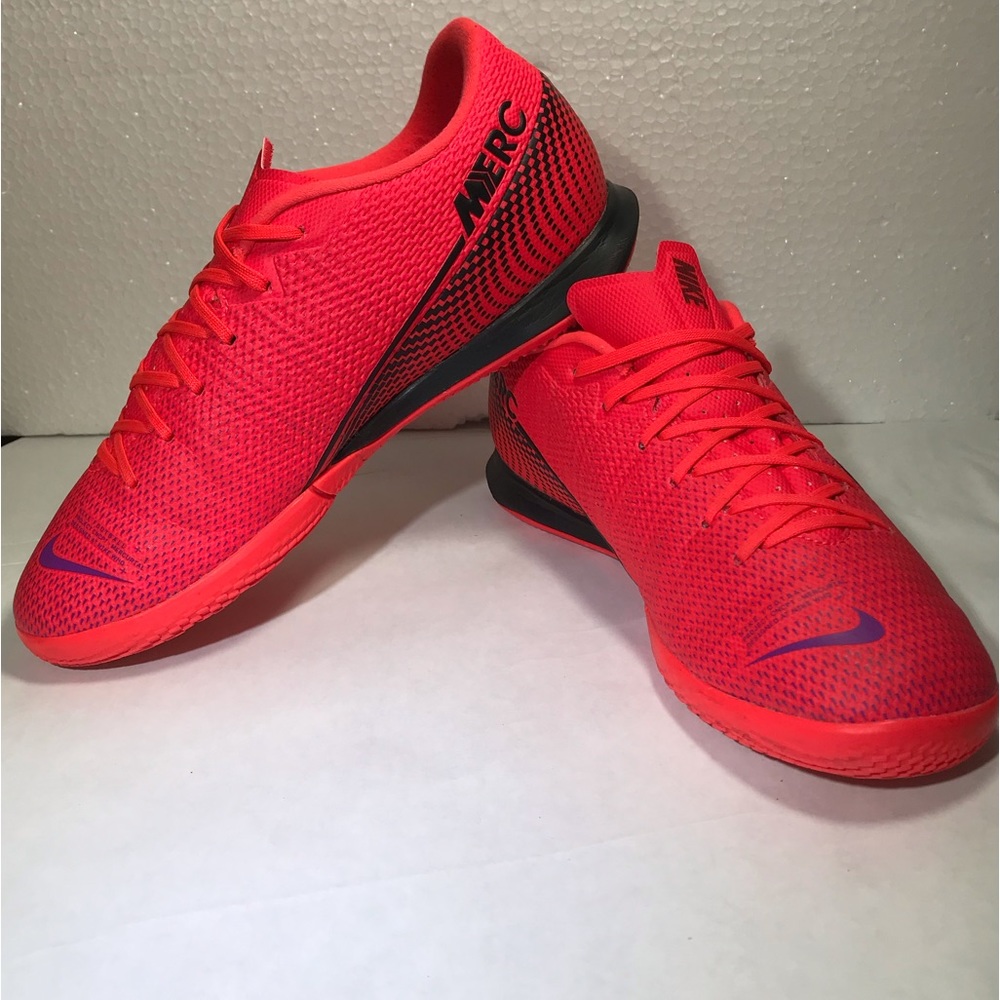 Nike Mercurial Vapor 13 Academy IC size 5.5  AT7993-606